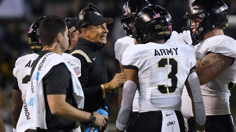 Army extends the contract of coach Jeff Monken. The deal runs through 2027, AP source says